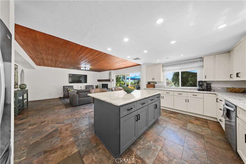 17007 Ranchero Road Riverside, CA 92504 - Photo 14 of 39