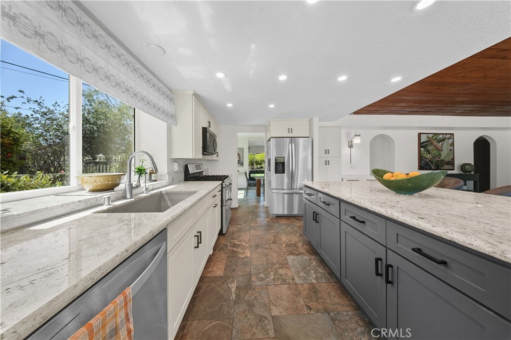 17007 Ranchero Road Riverside, CA 92504 - Photo 2 of 39