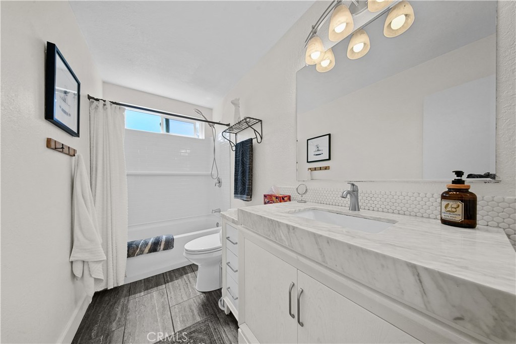 17007 Ranchero Road Riverside, CA 92504 - Photo 23 of 39 Upstairs shared bath