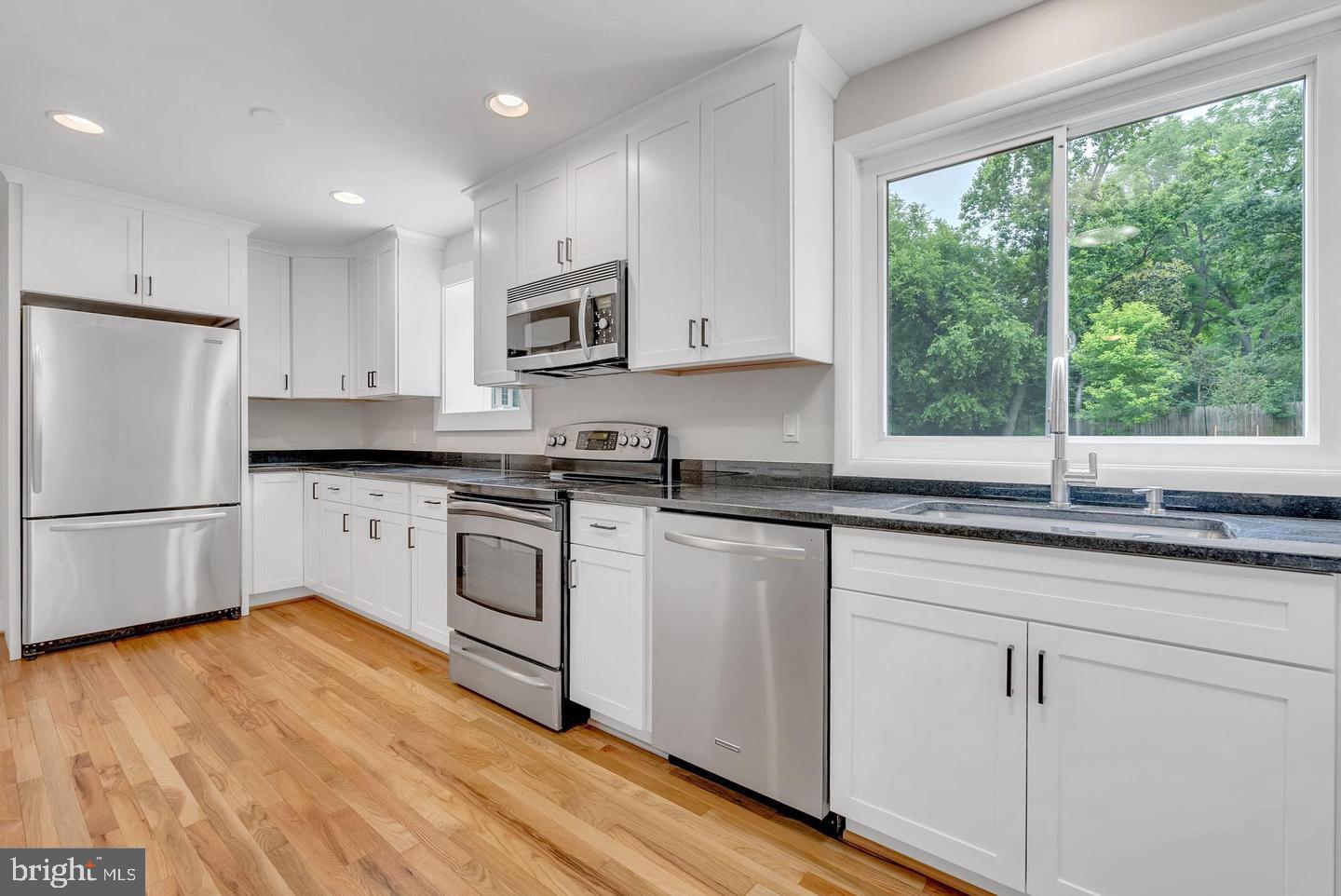 10911 Chandler Road Potomac, MD 20854 - Photo 15 of 58 Kitchen