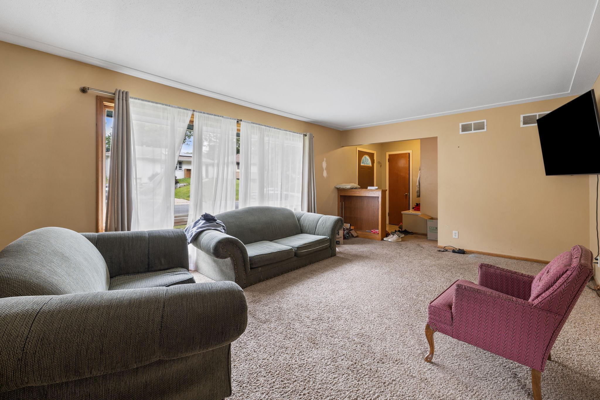 4260 McLeod Street Northeast Columbia Heights, MN 55421 - Photo 3 of 33