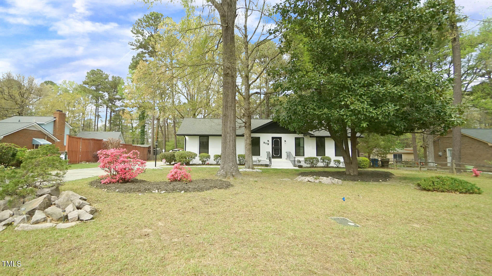 909 Windcrest Road Durham, NC 27713 - Photo 4 of 55 DSC06935 (6)