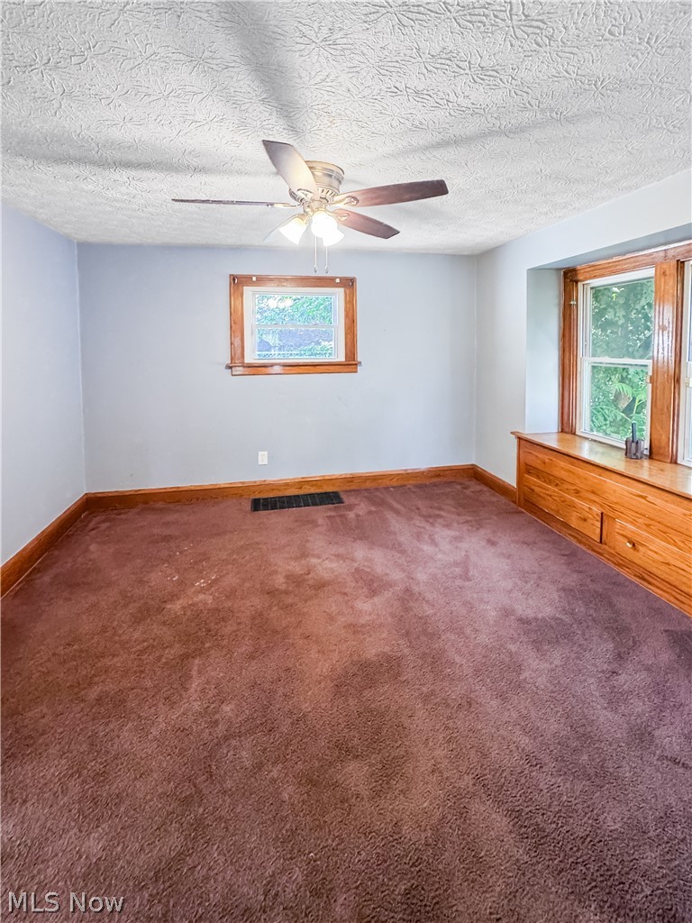 2041 13th Street Southwest Akron, OH 44314 - Photo 4 of 20