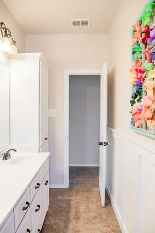 a view of sitting area with seating