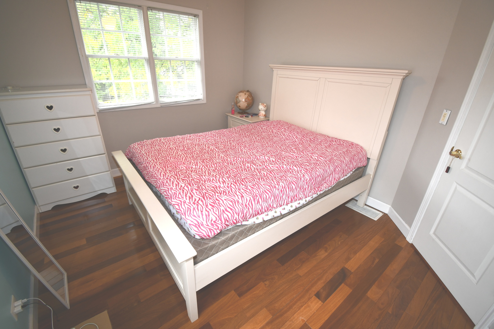 2174 Brookside Lane Aurora, IL 60502 - Photo 28 of 32 a bed room with a bed