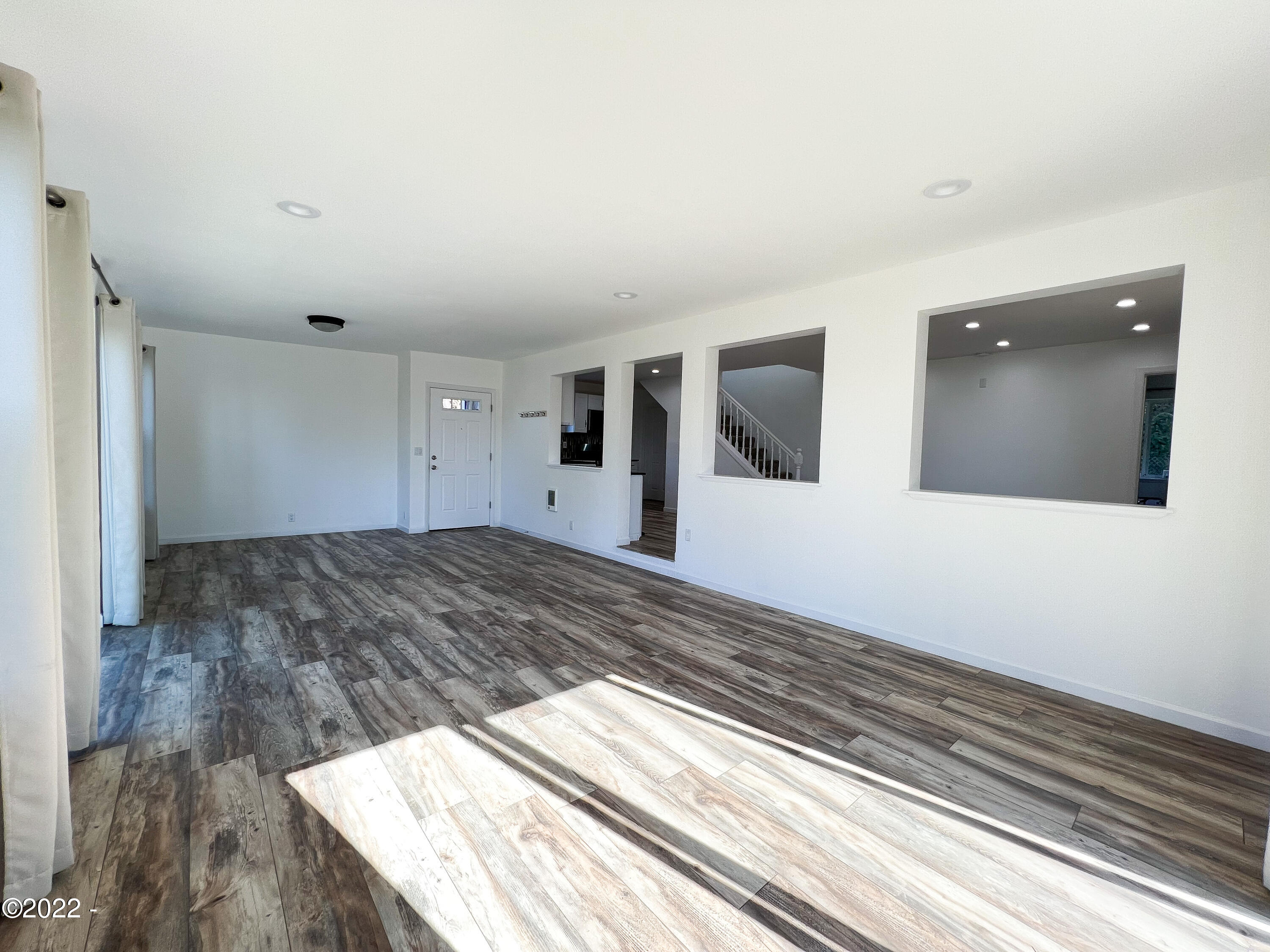 5320 Northeast Logan Road Lincoln City, OR 97367 - Photo 8 of 21 Living room