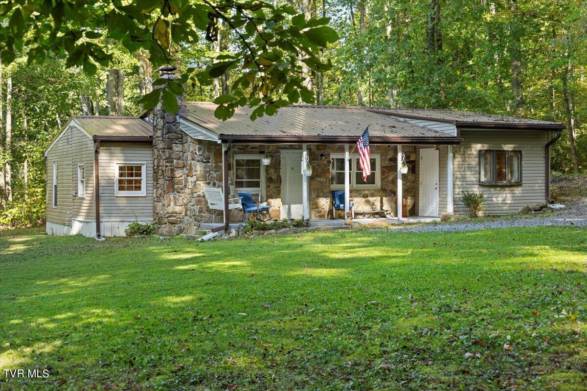 392 Government Road Bristol, TN 37620 - Photo 3 of 46 07-128A0958