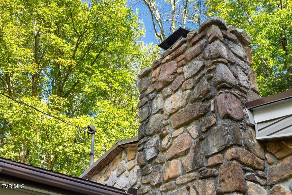 392 Government Road Bristol, TN 37620 - Photo 6 of 46 11-128A0961