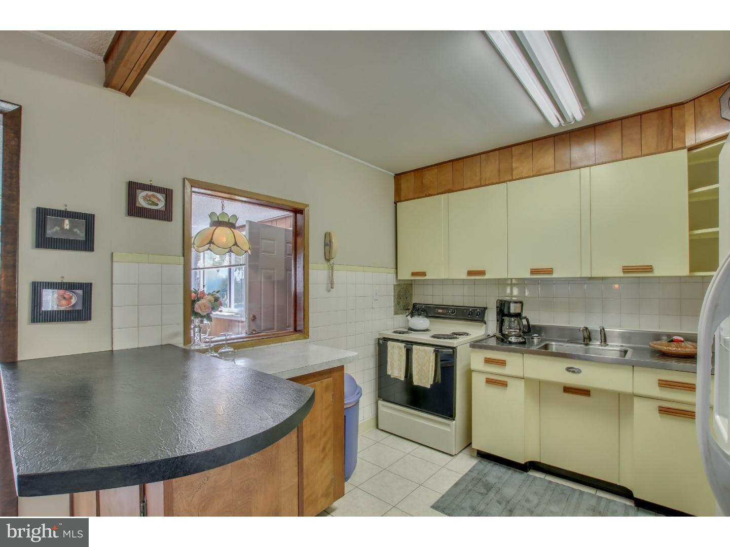 34 Quail Road Levittown, PA 19057 - Photo 12 of 25 Gallery Image 12