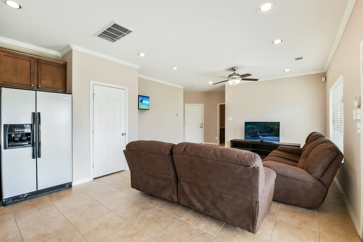 264 Falcon Point Onalaska, TX 77360 - Photo 20 of 33 a living room with furniture