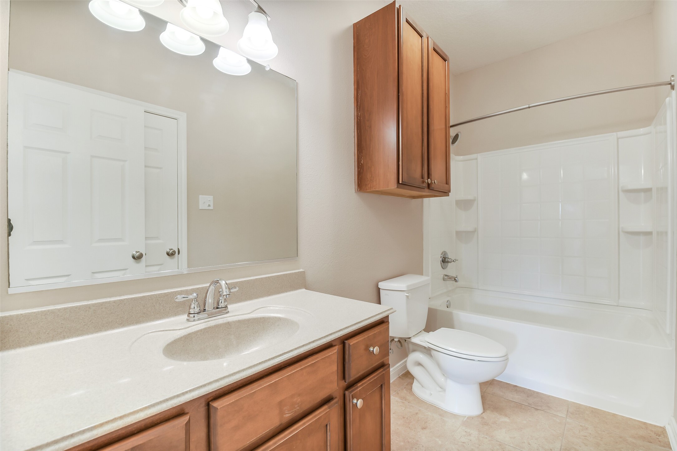 264 Falcon Point Onalaska, TX 77360 - Photo 24 of 33 a bathroom with a sink a toilet and bathtub