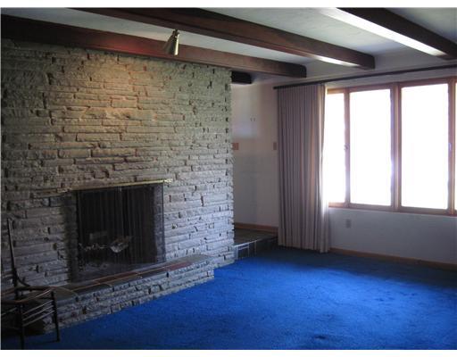 571 Colonial Manor Road North Huntingdon, PA 15642 - Photo 3 of 7 Living Room.