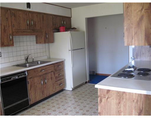 571 Colonial Manor Road North Huntingdon, PA 15642 - Photo 5 of 7 Kitchen.