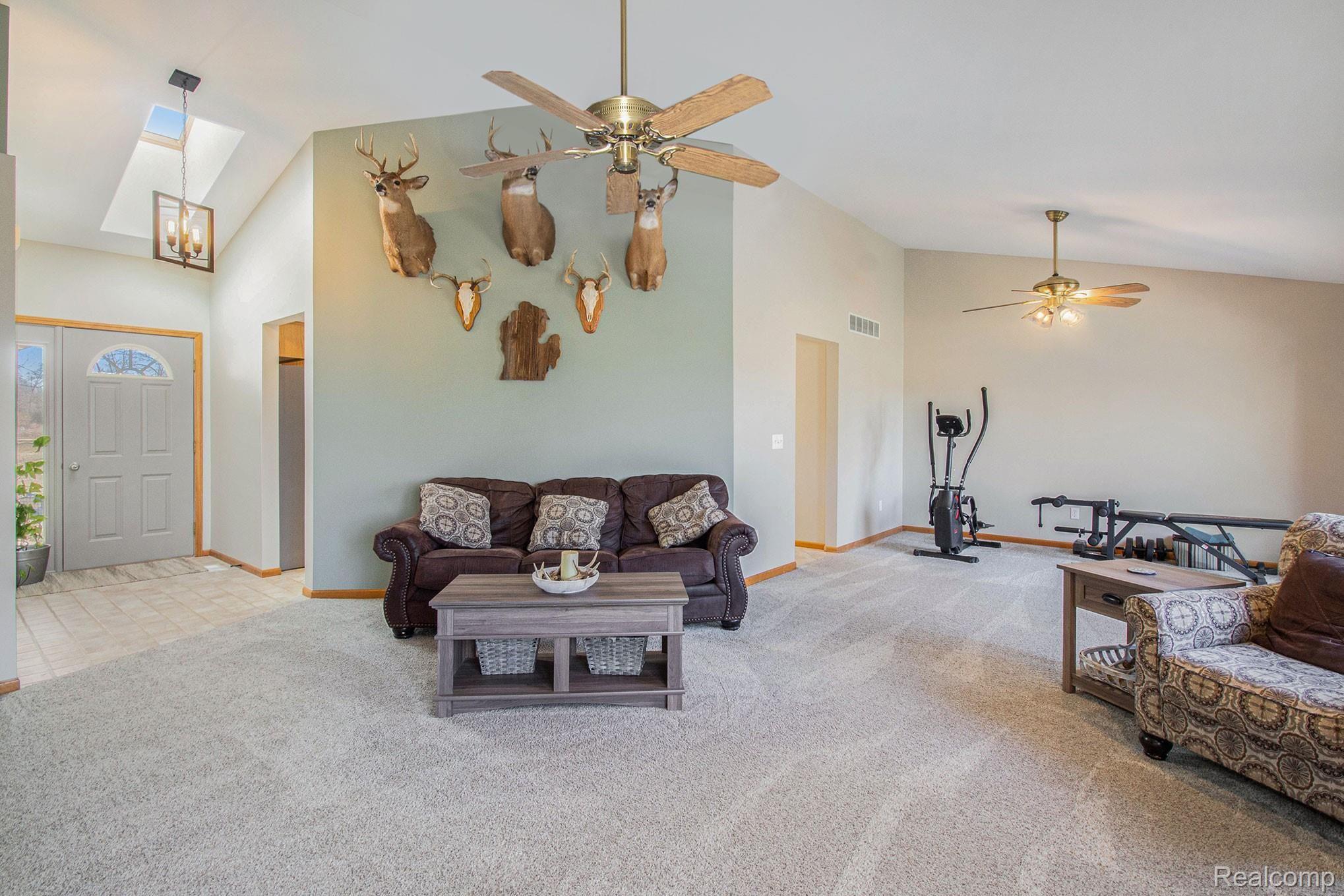 8533 Clyde Road Fenton, MI 48430 - Photo 5 of 30 IMG_3408.jpg