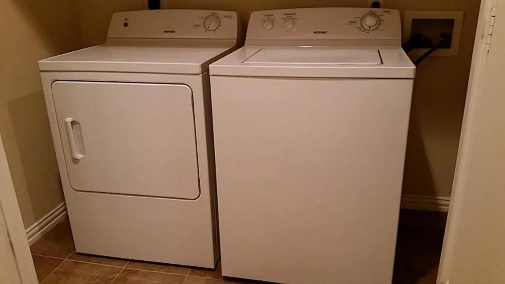 5615 Winsome Lane, Unit H Houston, TX 77057 - Photo 14 of 24 a utility room with dryer and washer