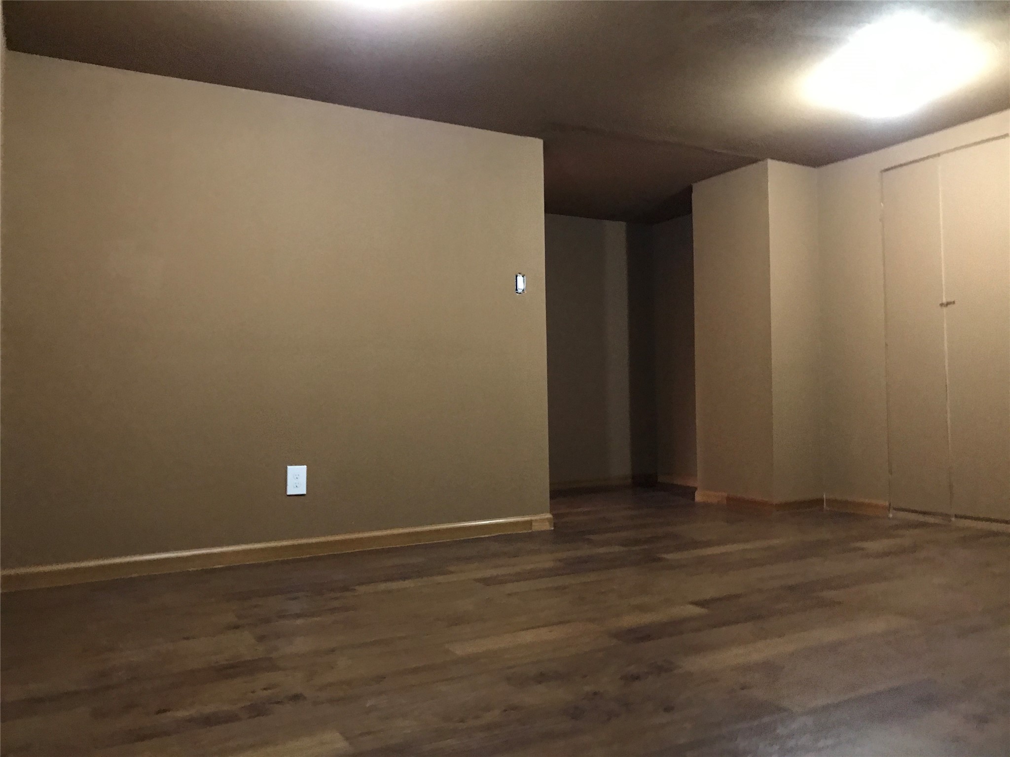 5615 Winsome Lane, Unit H Houston, TX 77057 - Photo 20 of 24 a view of an empty room