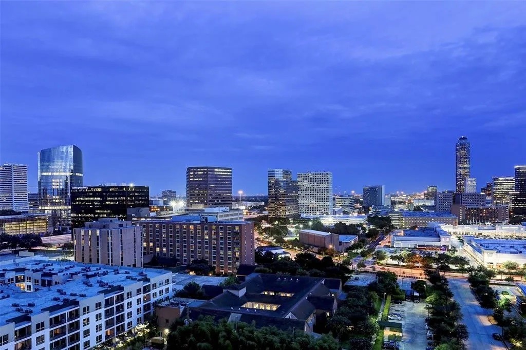 5615 Winsome Lane, Unit H Houston, TX 77057 - Photo 23 of 24 a city view