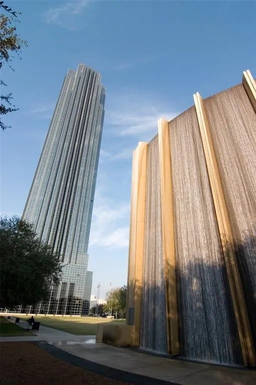 5615 Winsome Lane, Unit H Houston, TX 77057 - Photo 24 of 24 a view of a tall building