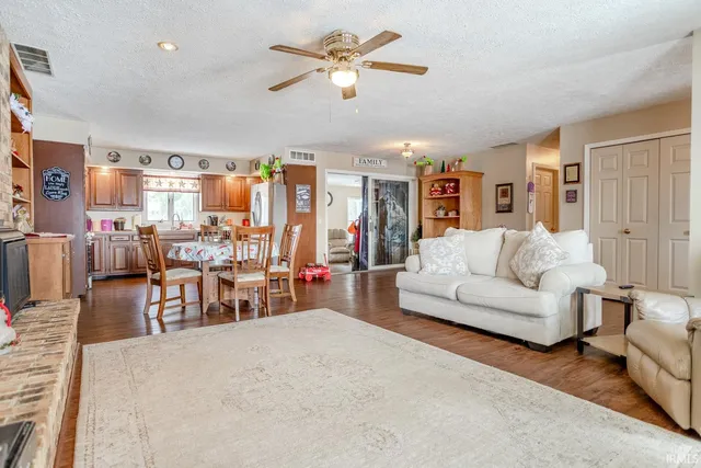 $275,000 | 512 East 4th Street, Brookston, IN 47923