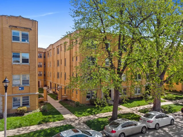 $1,325 | 1921 Grove Avenue, Unit 17, Berwyn, IL 60402