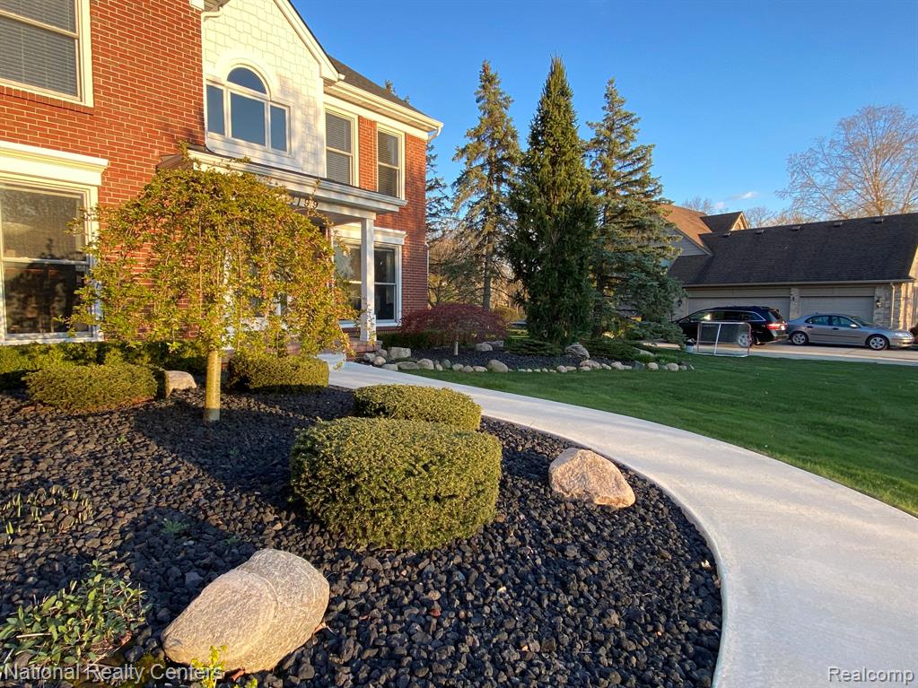 4199 Oak Tree Circle Rochester, MI 48306 - Photo 3 of 47