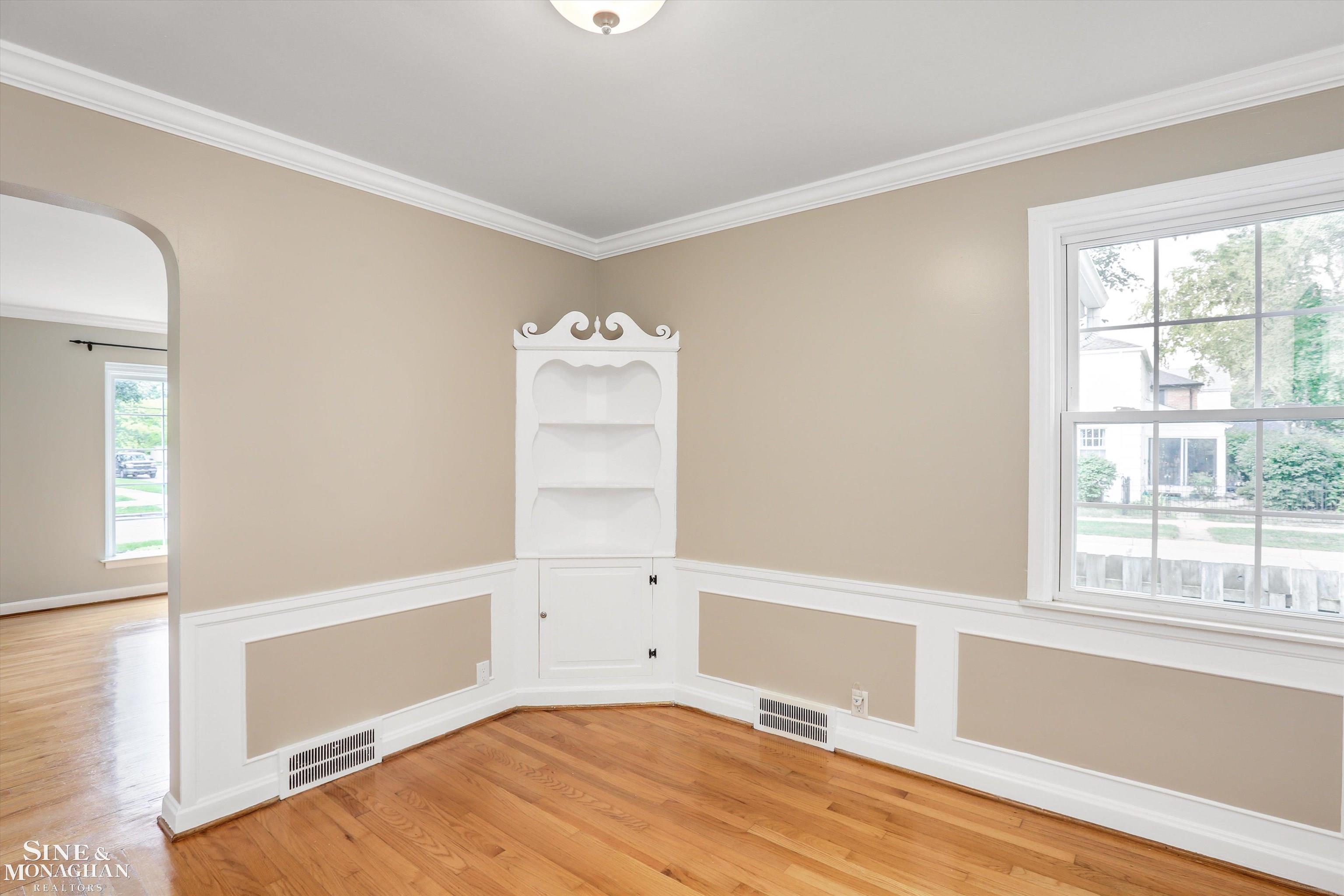 1466 Hampton Road Grosse Pointe Woods, MI 48236 - Photo 6 of 31
