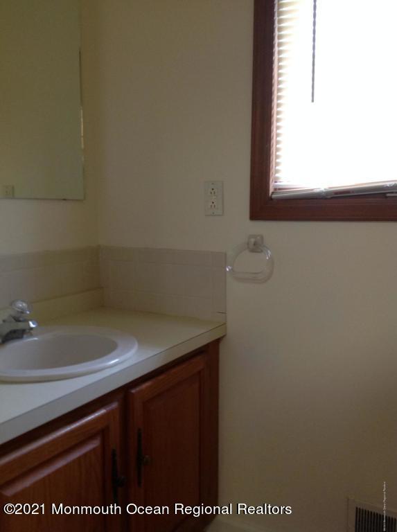 917 Ocean Road, Unit 2 Point Pleasant, NJ 08742 - Photo 7 of 23 917 Rt 88 Bath
