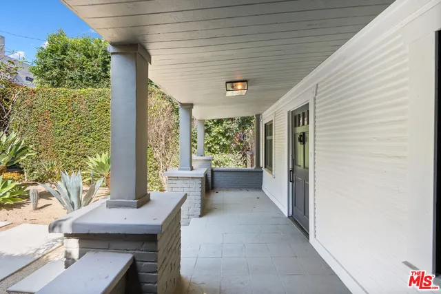 a view of a back yard of the building