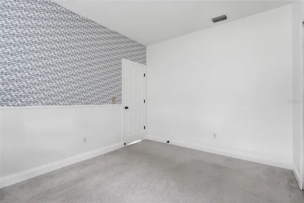 $3,000 | 1406 East Ridgewood Street, Orlando, FL 32803