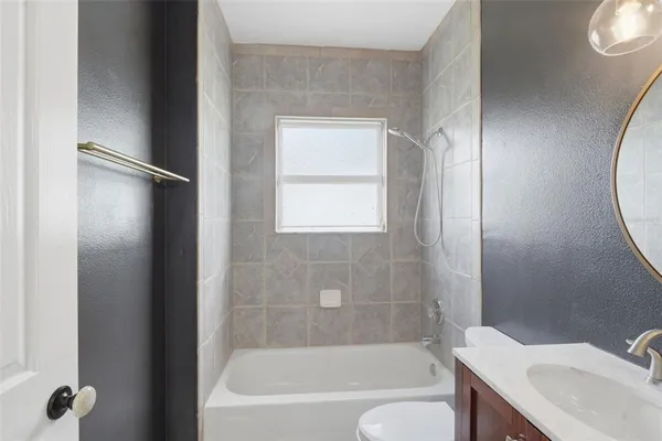 $3,000 | 1406 East Ridgewood Street, Orlando, FL 32803