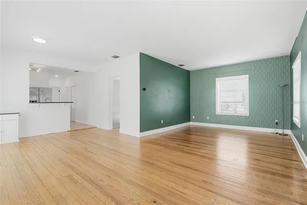 $3,000 | 1406 East Ridgewood Street, Orlando, FL 32803