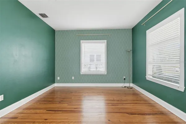 $3,000 | 1406 East Ridgewood Street, Orlando, FL 32803