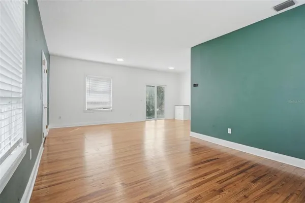 $3,000 | 1406 East Ridgewood Street, Orlando, FL 32803