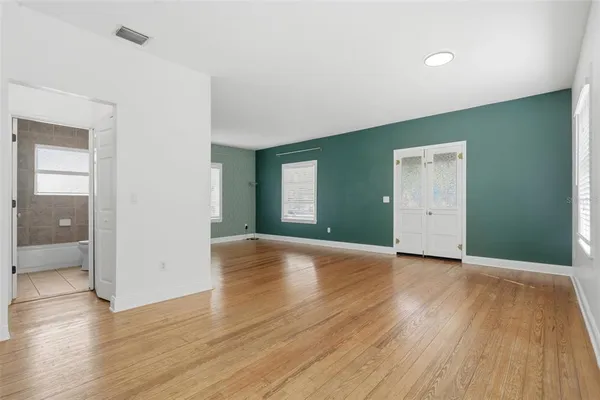 $3,000 | 1406 East Ridgewood Street, Orlando, FL 32803