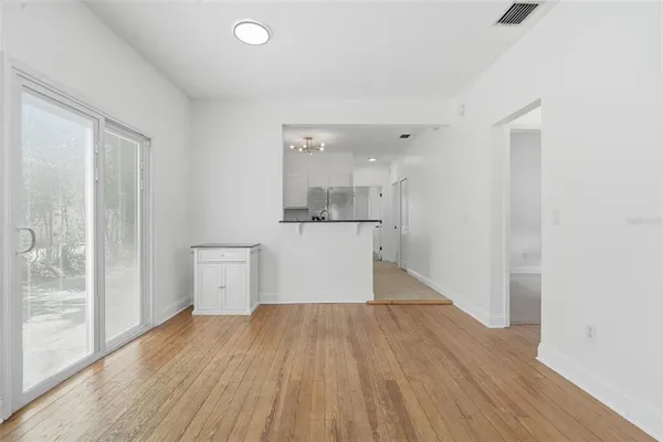 $3,000 | 1406 East Ridgewood Street, Orlando, FL 32803