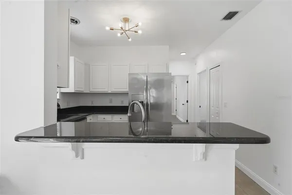 $3,000 | 1406 East Ridgewood Street, Orlando, FL 32803