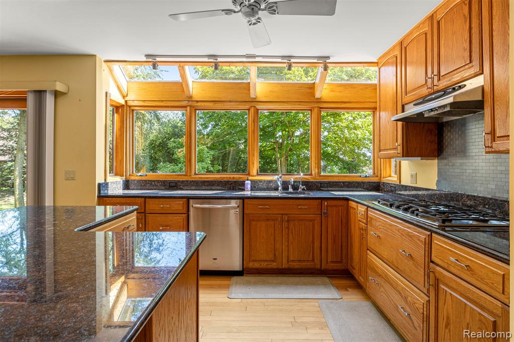 18990 Beck Road Northville, MI 48168 - Photo 20 of 60