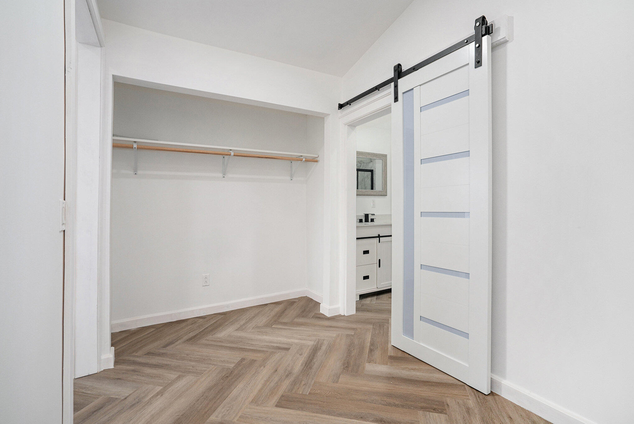 71599 State Line Road Edwardsburg, MI 49112 - Photo 12 of 26 71599 State Line Road main BR closet