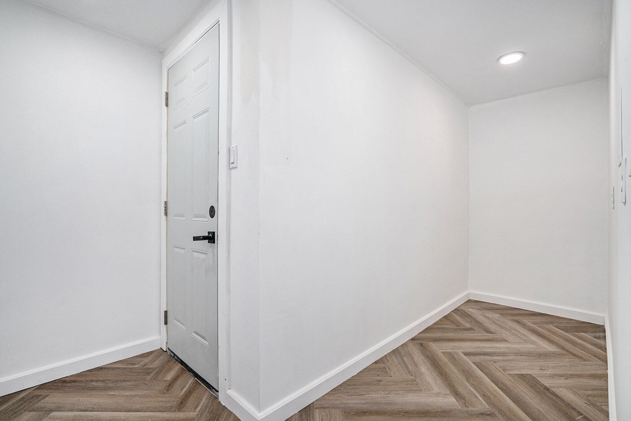 71599 State Line Road Edwardsburg, MI 49112 - Photo 18 of 26 71599 State Line Road mud room