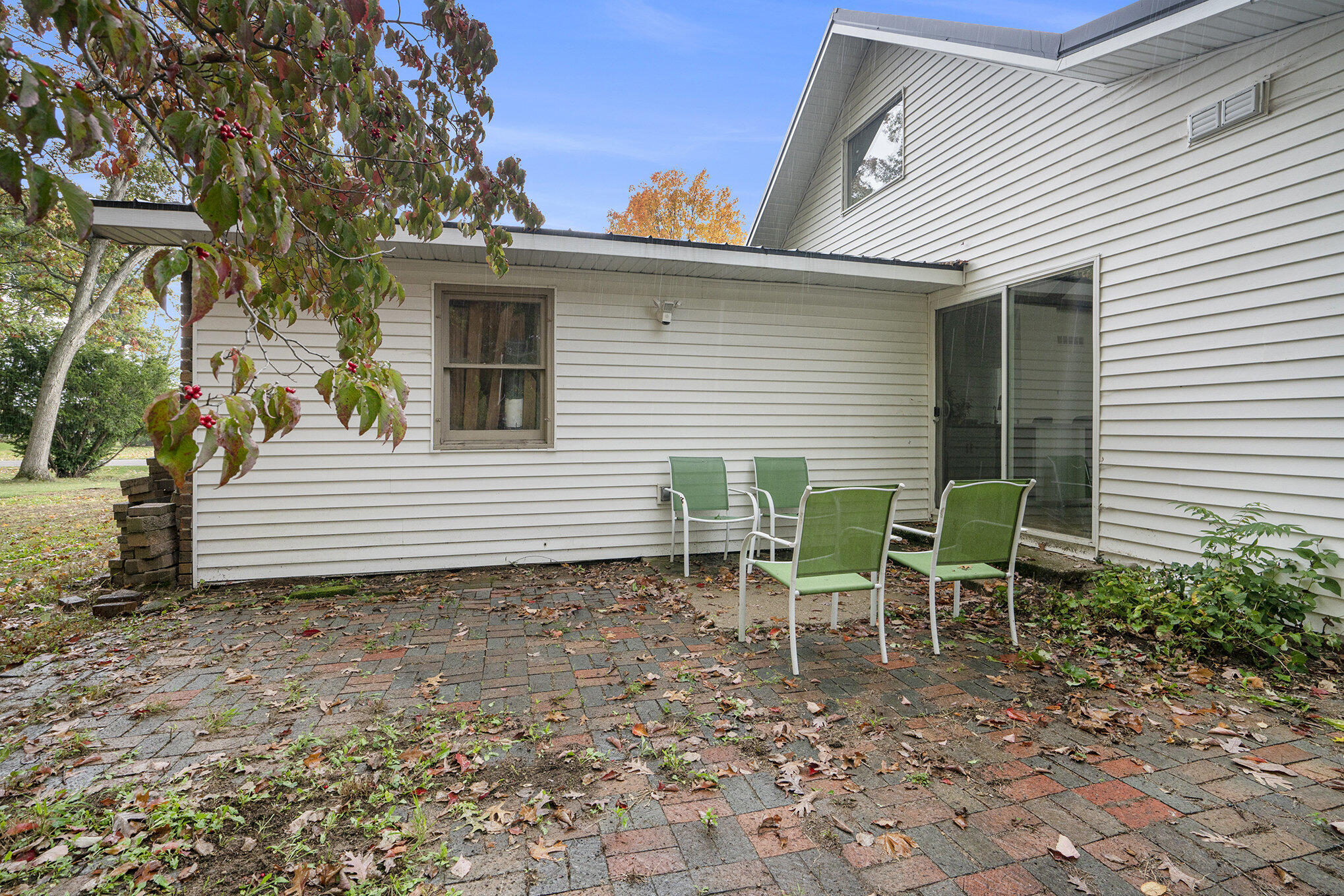71599 State Line Road Edwardsburg, MI 49112 - Photo 23 of 26 71599 State Line bricked paved patio