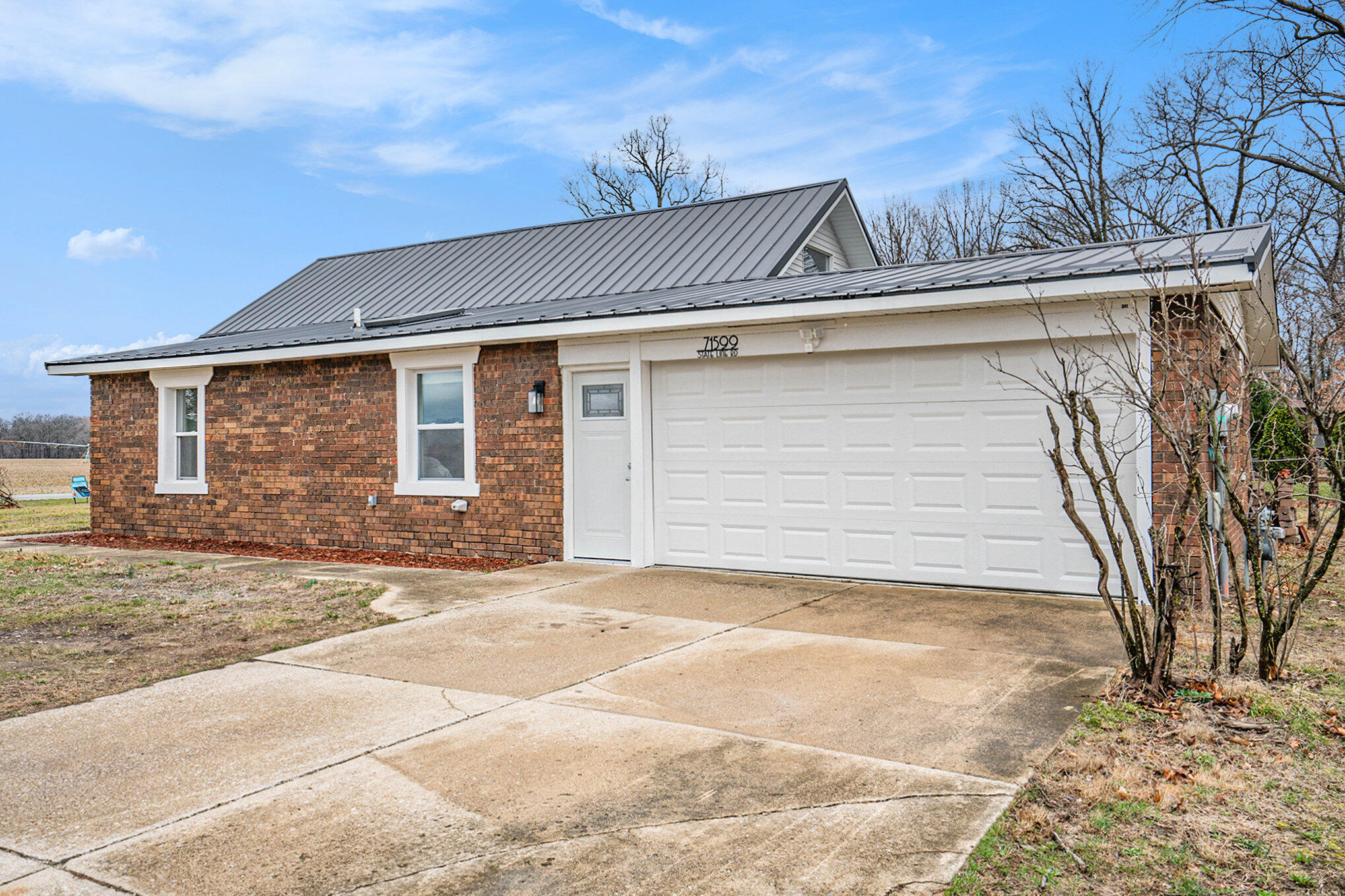 71599 State Line Road Edwardsburg, MI 49112 - Photo 24 of 26 71599 State Line Road garage