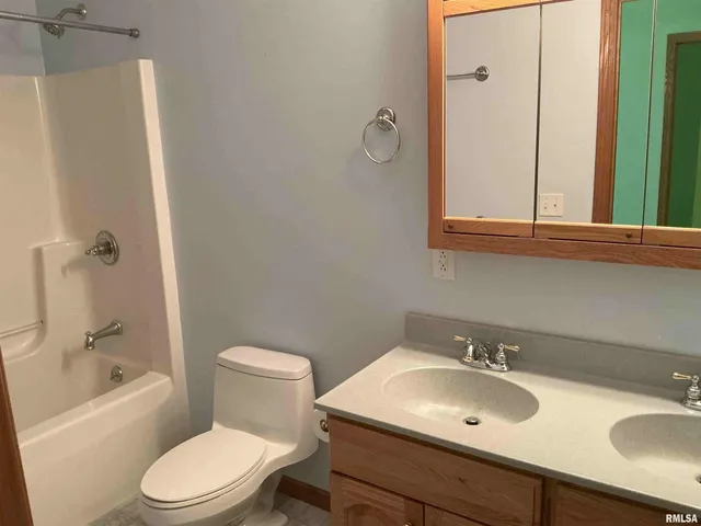 $2,400,000 | 1808 106th Avenue West, Milan, IL 61264