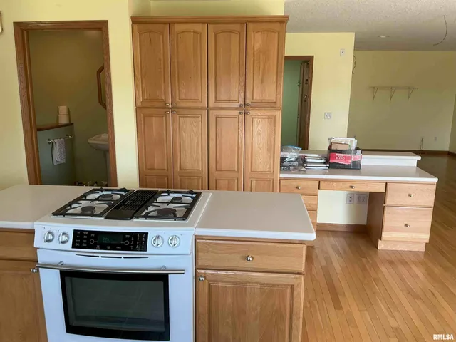 $2,400,000 | 1808 106th Avenue West, Milan, IL 61264