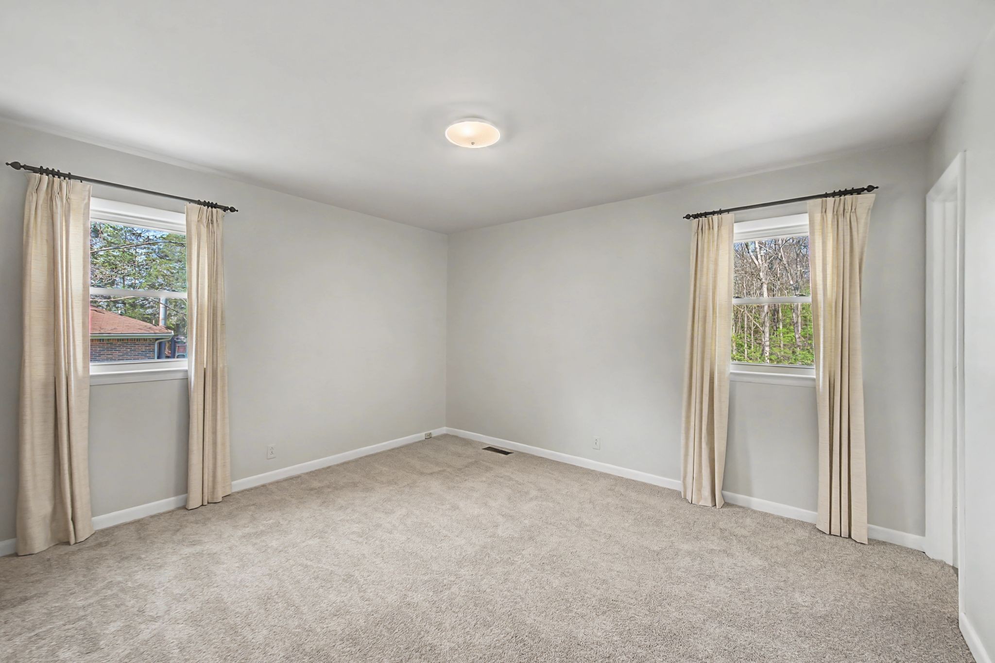 520 Holt Valley Road Nashville, TN 37209 - Photo 22 of 47 an empty room with windows