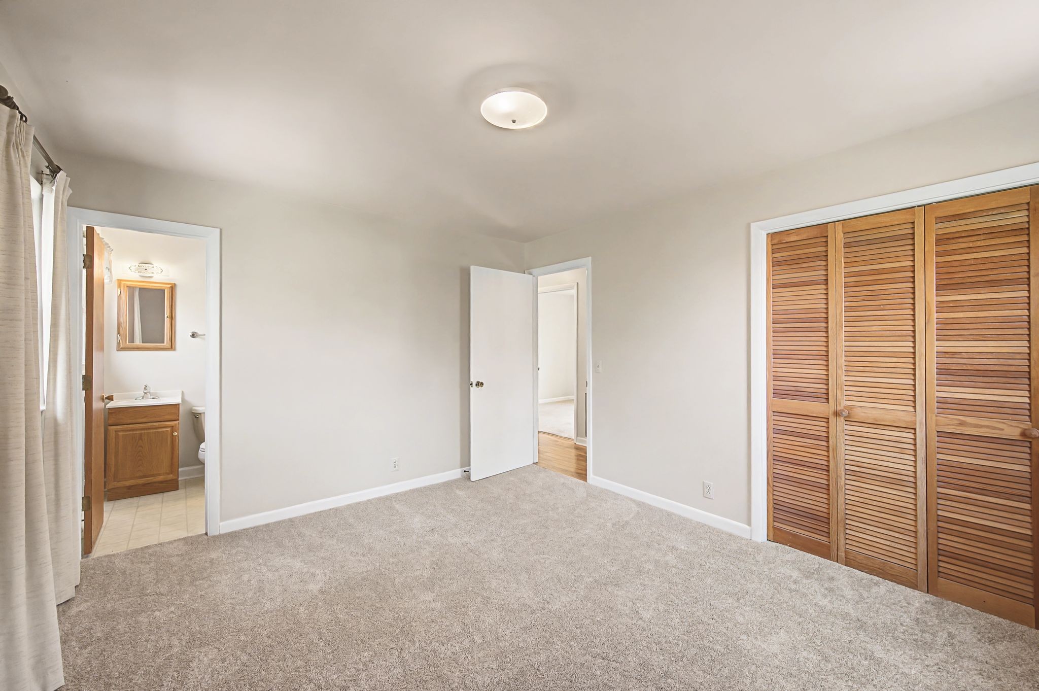 520 Holt Valley Road Nashville, TN 37209 - Photo 24 of 47 an empty room with windows