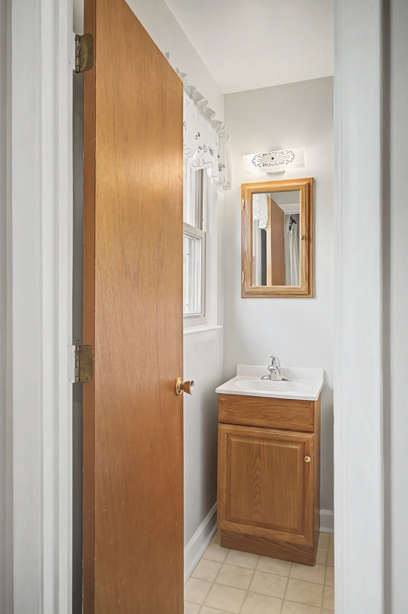 520 Holt Valley Road Nashville, TN 37209 - Photo 25 of 47 a bathroom with a sink a toilet and mirror