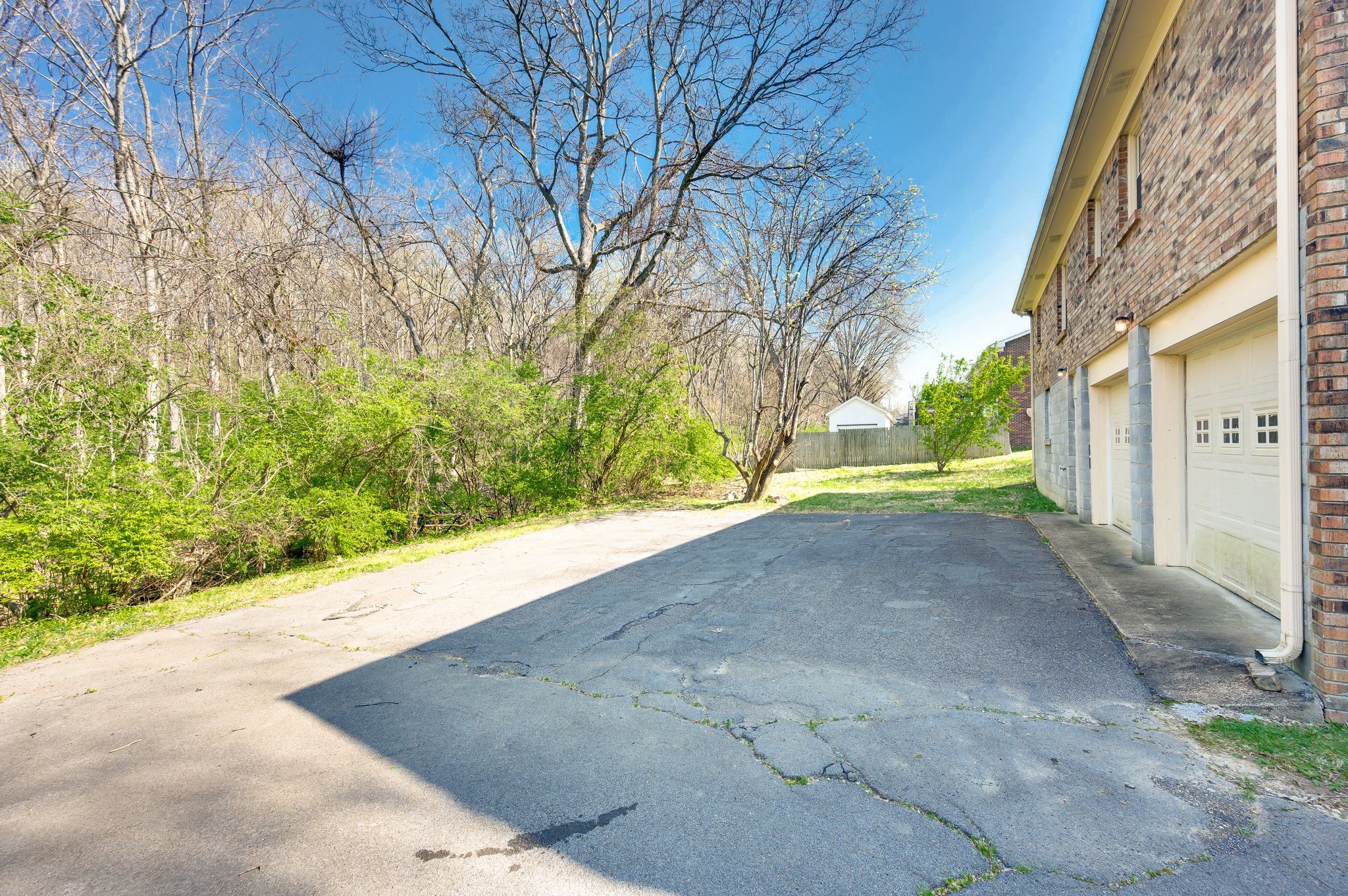 520 Holt Valley Road Nashville, TN 37209 - Photo 34 of 47 a view of a yard and a house