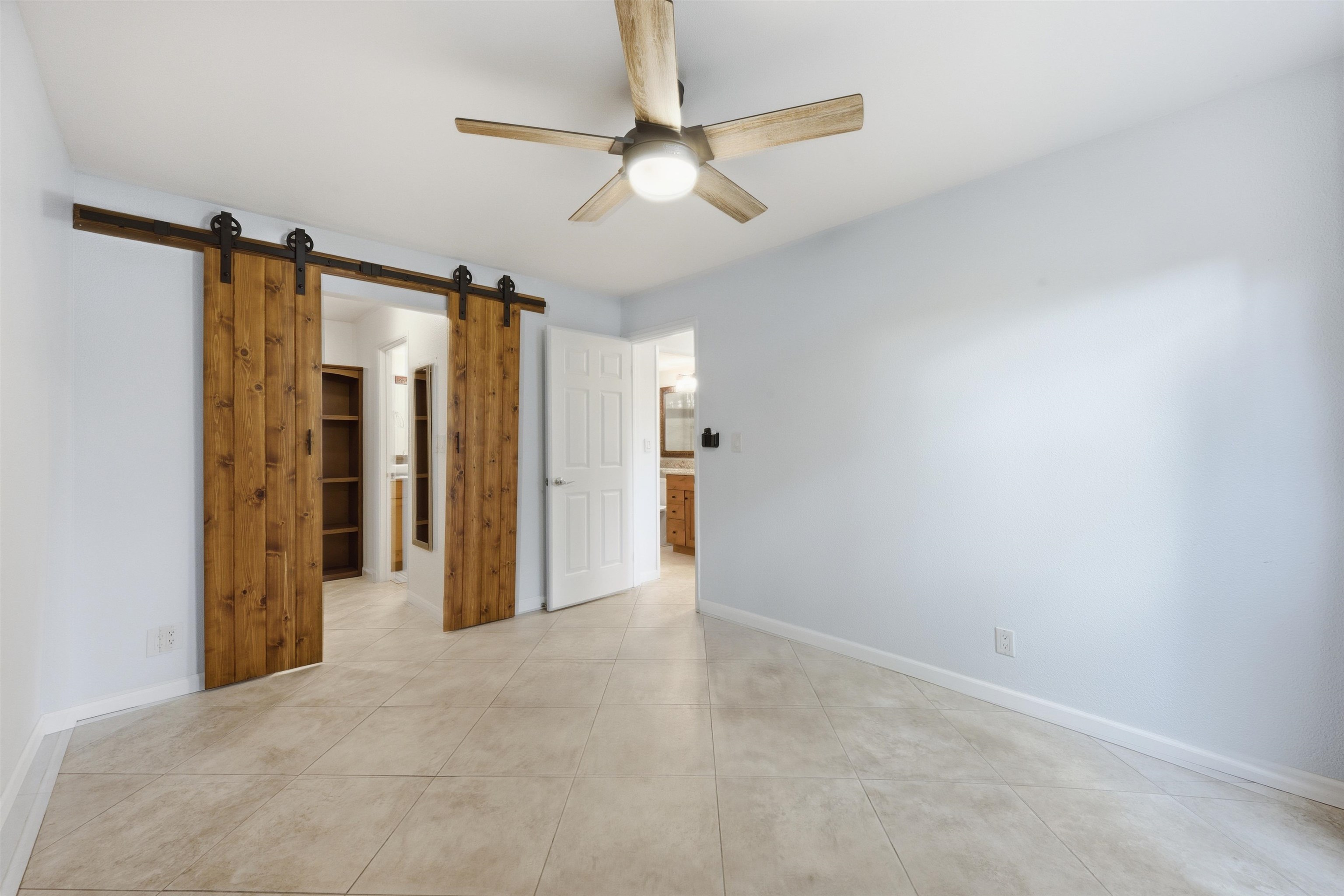 140 Uwapo Road, Unit 39101 Kihei, HI 96753 - Photo 14 of 35 en view interior of a house and hallway