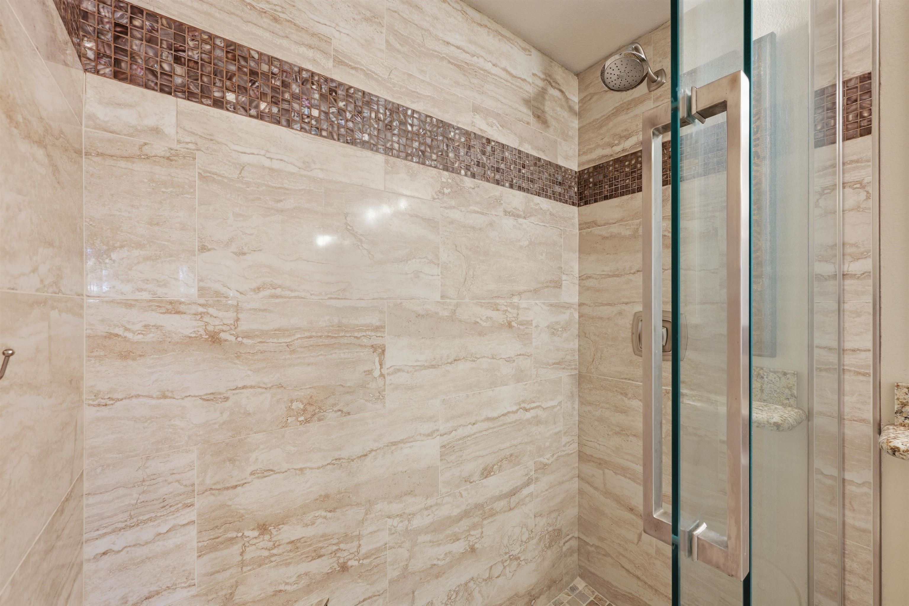 140 Uwapo Road, Unit 39101 Kihei, HI 96753 - Photo 20 of 35 a bathroom with a shower