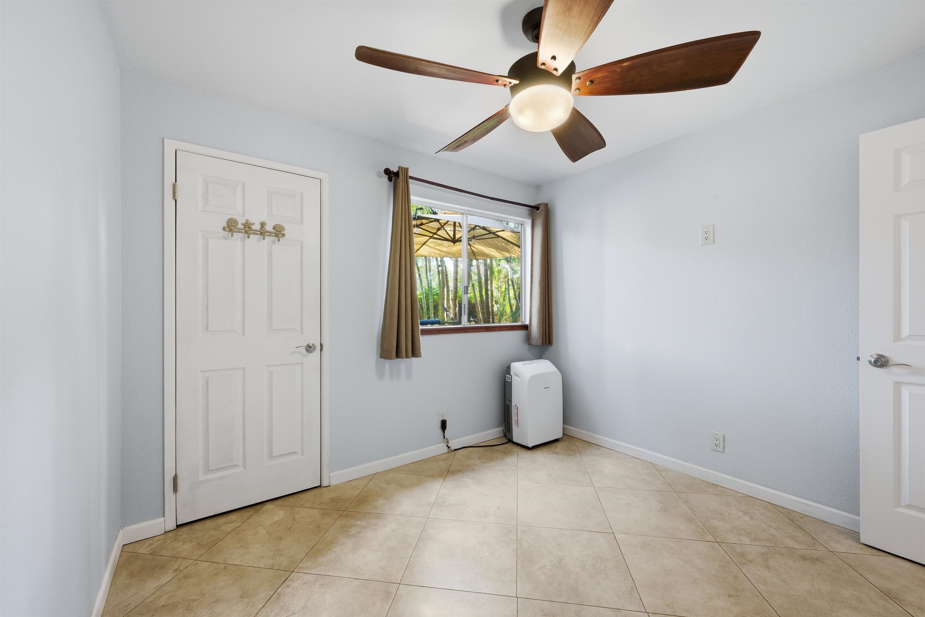 140 Uwapo Road, Unit 39101 Kihei, HI 96753 - Photo 23 of 35 a view of room with window and ceiling fan